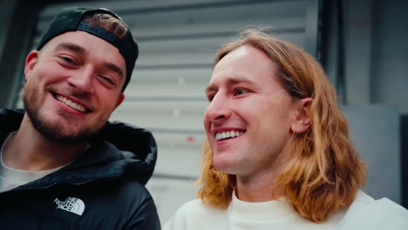 FOTO: Vláďa s Adamem jsou z auta nadšení.