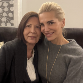 Dara Rolins ukázala svou krásnou maminku.