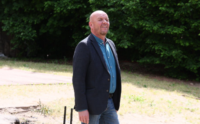 Pavel Nečas v seriálu Zoo.