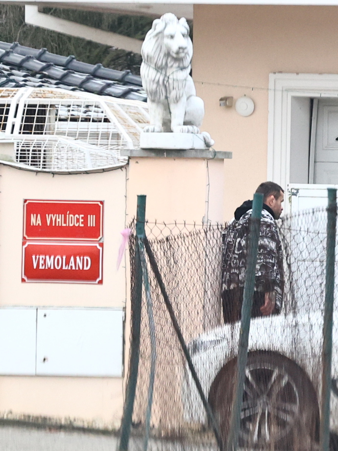 Karlos Vémola u svého Vémolandu.