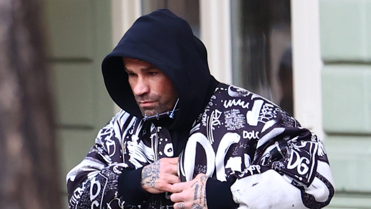 Karlos Vémola vynesl luxusní outfit.