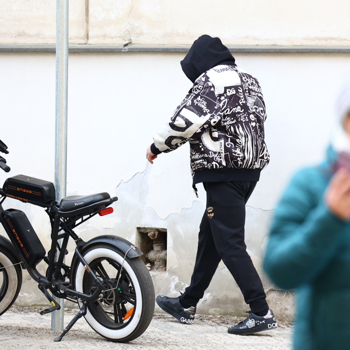 Karlos Vémola měl outfit za 100 000 korun. 