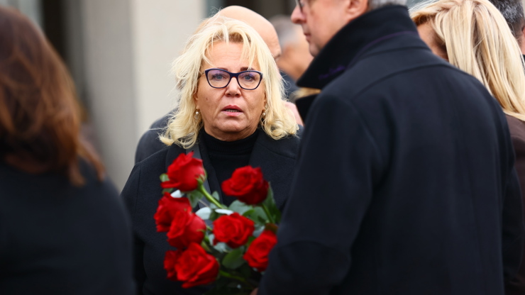 Europoslankyně Klára Dostálová na pohřbu Marie Benešové.