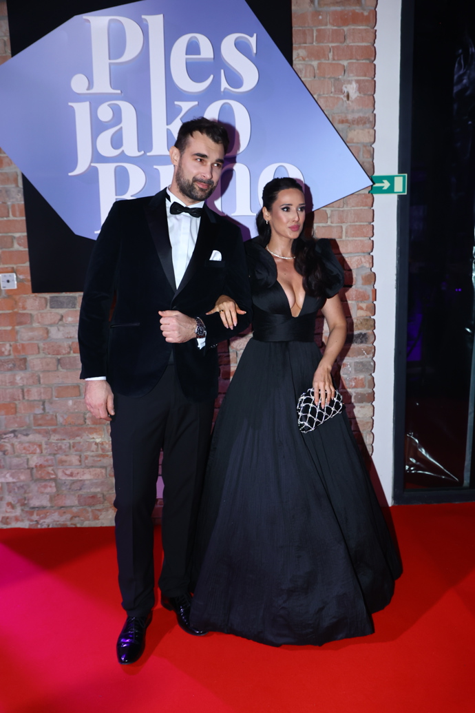 Cukrářka Besky přišla na ples v doprovodu herce Adama Vaculy. 
