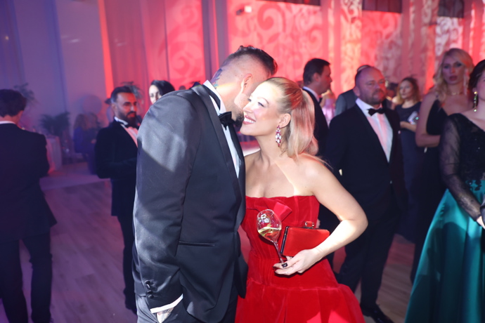 Dominika Myslivcová se k partnerovi měla.