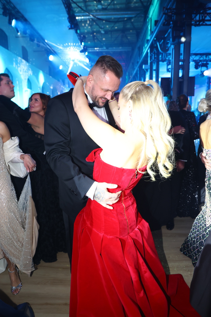 Společný tanec nemohl chybět.