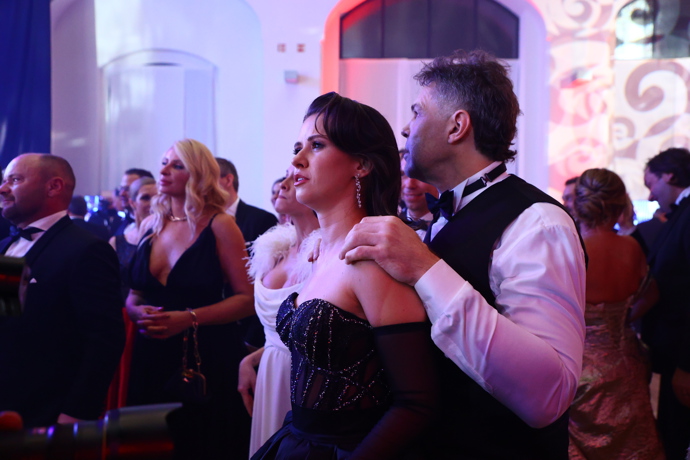 Jaromír Jágr s Dominikou na plese.