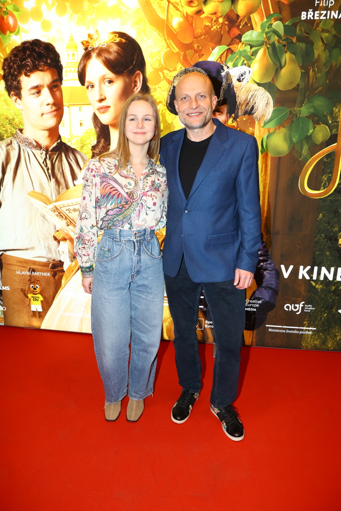 Jiří Ployhar dorazil po boku své partnerky.