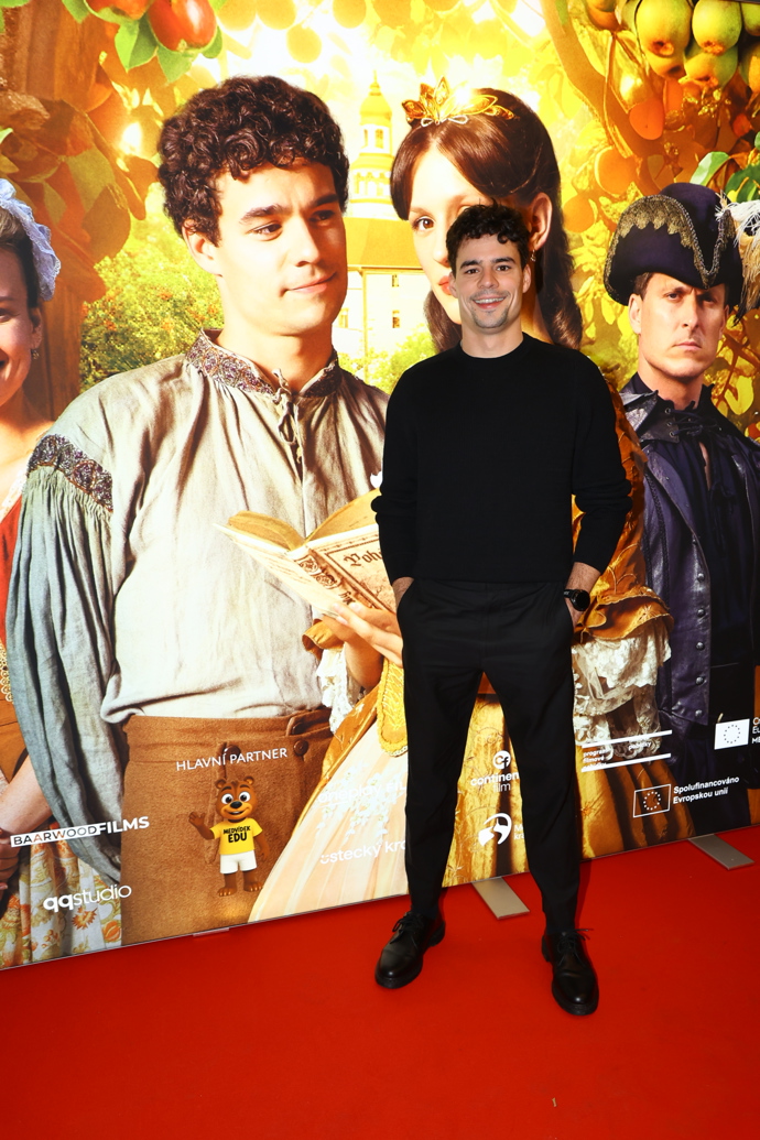 Herec Filip Březina.