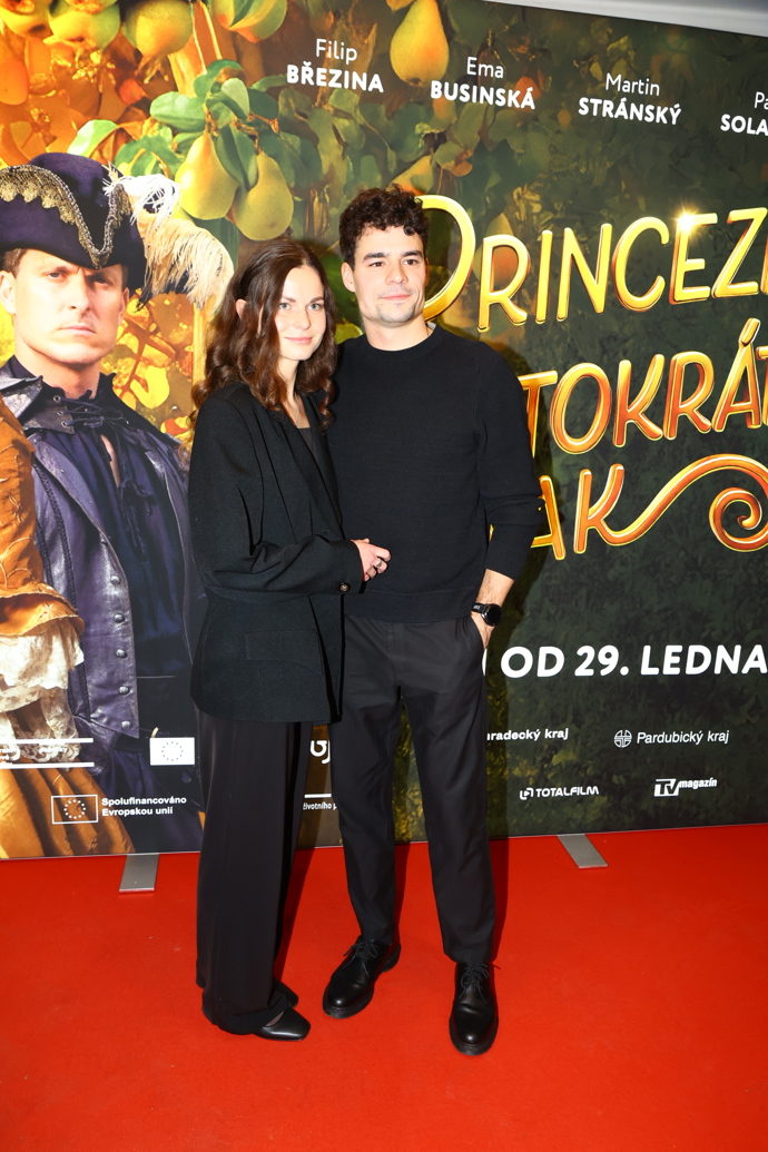 Filip Březina s přítelkyní.