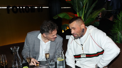 FOTO: Karlos Vémola při konverzaci s Jaromírem Jágrem.