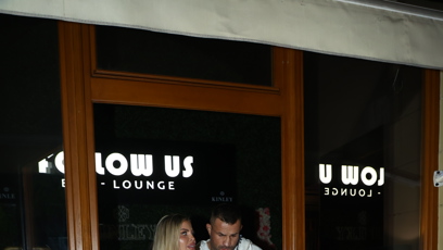 FOTO: Lela Ceterová s Karlosem odcházeli společně.