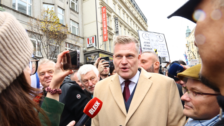 Filip Turek byl na Národní třídě v obležení davu.