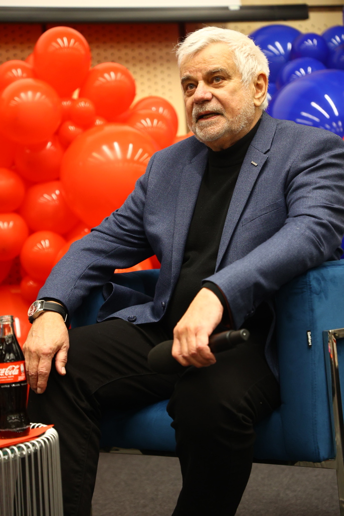 Petr Štěpánek dorazil se svou ženou. 