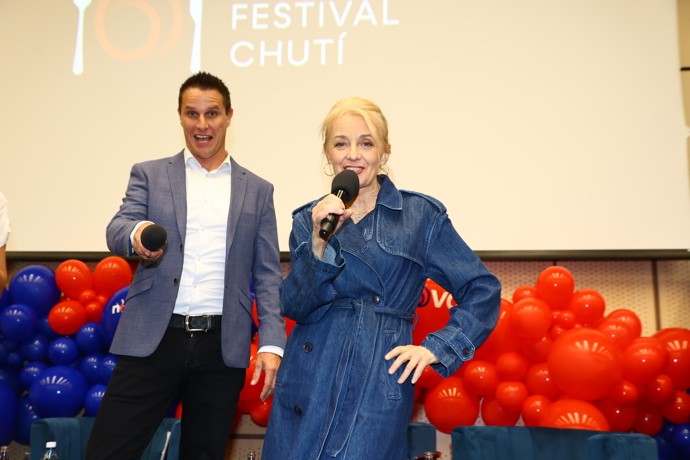 Veronika Žilková a Miroslav Dopita se skvěle bavili.