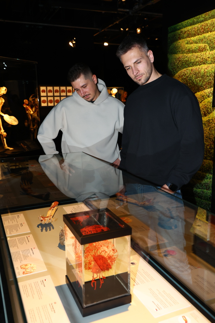 Matěj Quitt na výstavě Body Worlds.