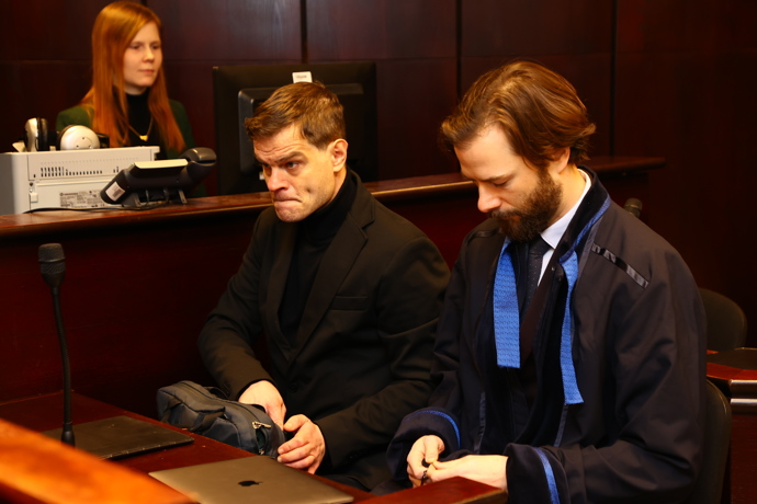 Adam Kraus byl osobně přítomný, vypadal ustaraně.