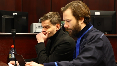 FOTO: Adam Kraus po boku svého obhájce.