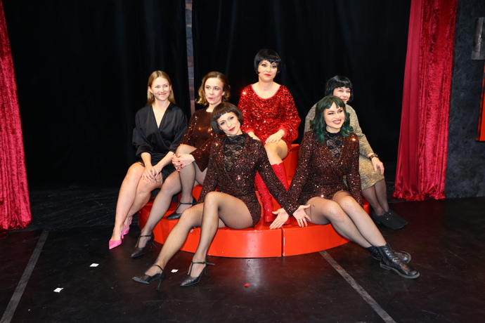 Herečky na premiéře divadelního představení Opona nahoru. 