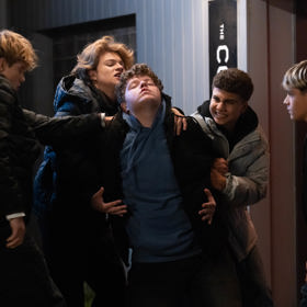 Kolda se je snaží zastavit, ale sám toho moc nezmůže.