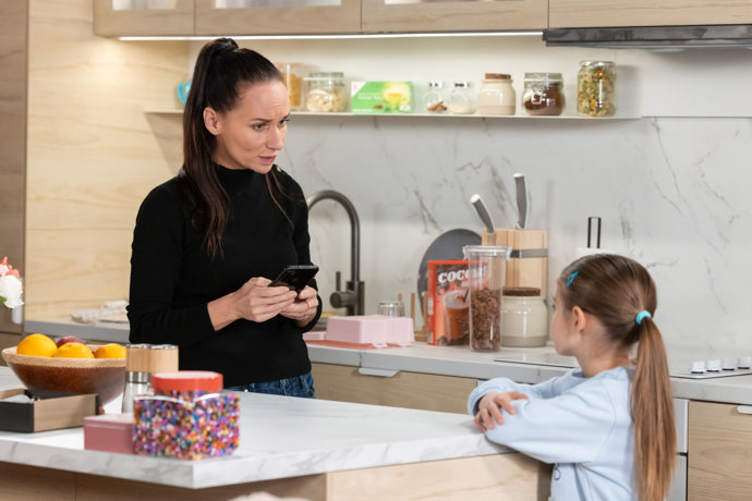 Adriana se ocitá pod tlakem. Prokop by s ní chtěl trávit co nejvíc času, ale ona by byla ráda také s Klárkou.