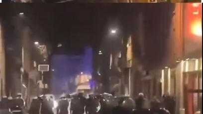 FOTO: Policisté se jen bránili.