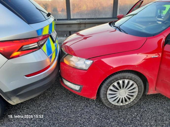 Zloděj honičku sám vzdal. 