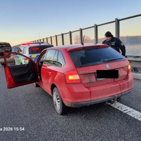 Zloděj ukradl nastartované vozidlo i s dítětem. 