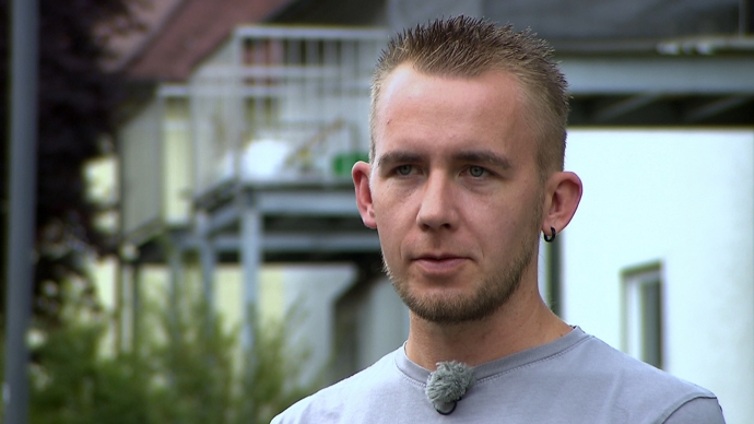 Manžel Kateřiny Dan pracuje u strojů.