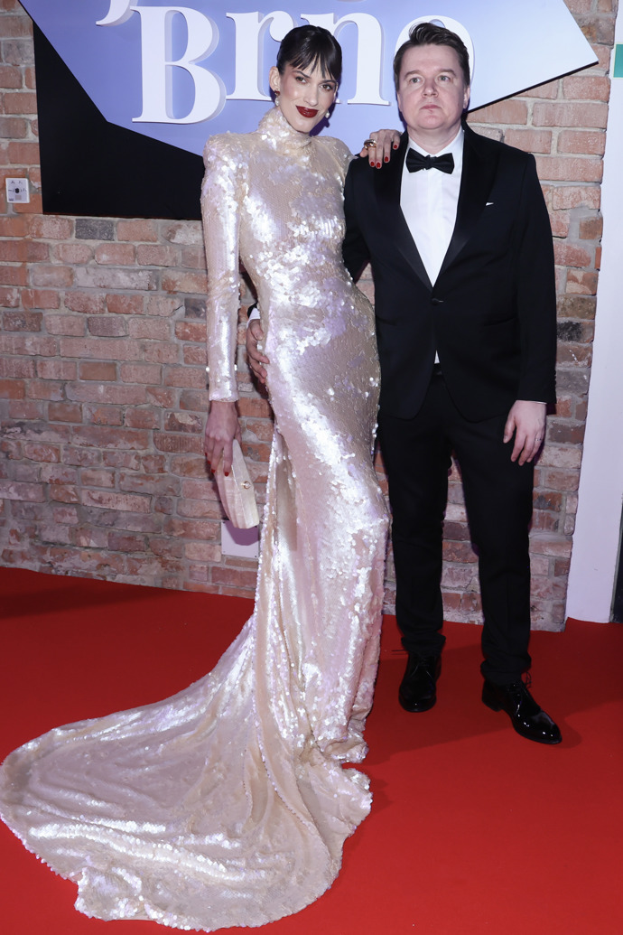 O doprovod se postaral manžel Petr Kolečko. 