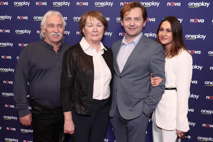 Petr Lněnička s rodiči a partnerkou.