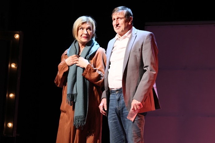 Nyní Janu Bouškovou nahradila herečka Jana Paulová. Jana Boušková aktuálně bojuje se zdravotními problémy. 