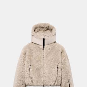 Krátký kabát z umělé kožešiny s kapucí, Zara, 2799 Kč