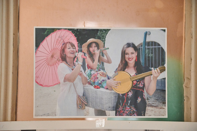 Celá rodinka stylově nafocená jakoby na francouzském venkově