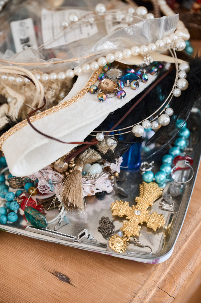 Bára Vaculíková nepohrdne ani bižuterií.