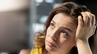 Renáta (42): Slepě jsem věřila manželovi, že má finance pod kontrolou. Pak u našich dveří zazvonil exekutor