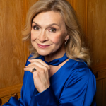 Model byl doplněn o šperky od českého klenotníka Michala Kadaníka. 