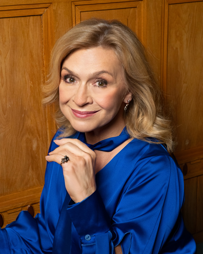 Model byl doplněn o šperky od českého klenotníka Michala Kadaníka. 