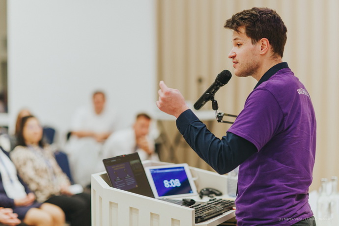 Tadeáš Řáha na přednášce.