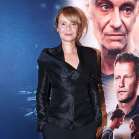 Černé sako herečky Lenky Dolanské Vlasákové oživil jemný třpyt.