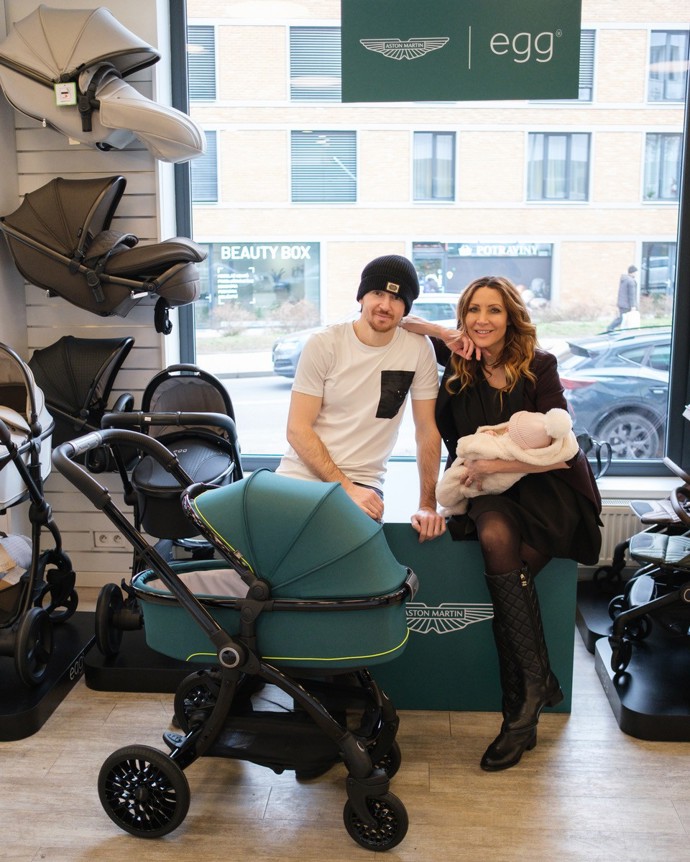 Olga Lounová s partnerem vybrali nový kočárek značky Egg.