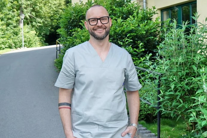 Petr Holba je porodník.