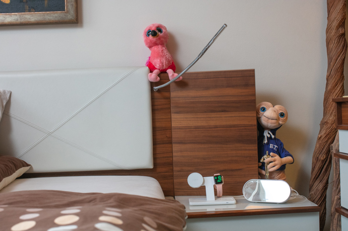 Monika má v ložnici i plyšáky, E. T. je její oblíbený. 