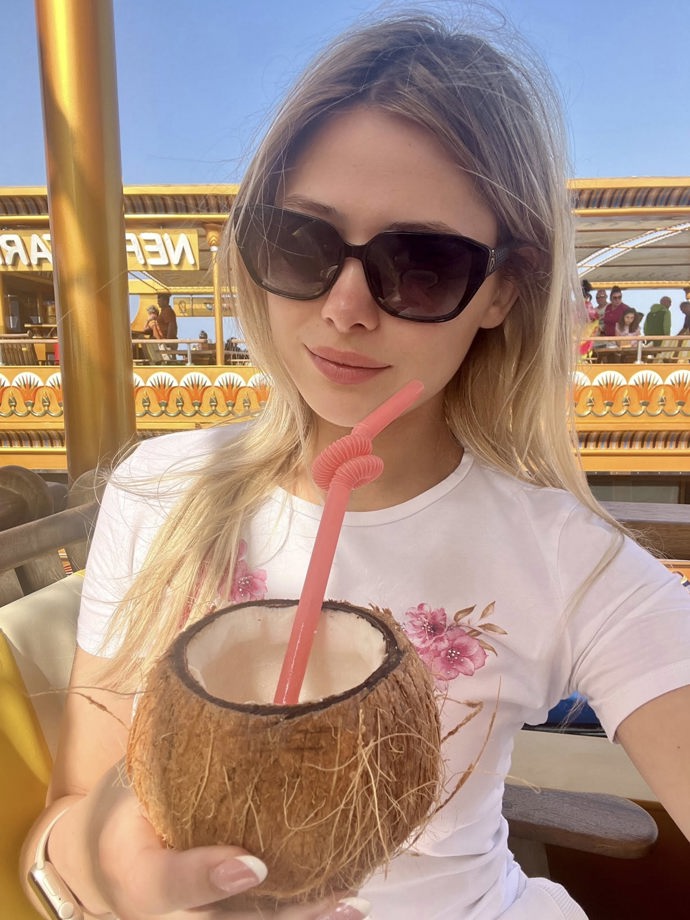 Uvidíme, kdy o Lucii a jejích pěveckých úspěších uslyšíme. 