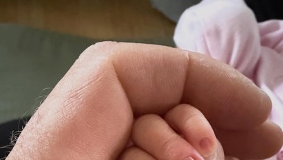 FOTO: Jakub Vágner ukázal ručičky své druhé dcery.