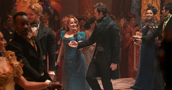 Předchozí řada se zaměřovala na vztah Penelope Featherington a Colina Bridgertona.