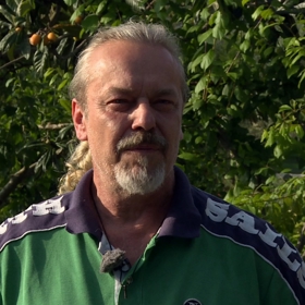 Bóďa pracuje jako technik. 