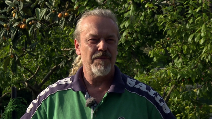 Bóďa pracuje jako technik. 