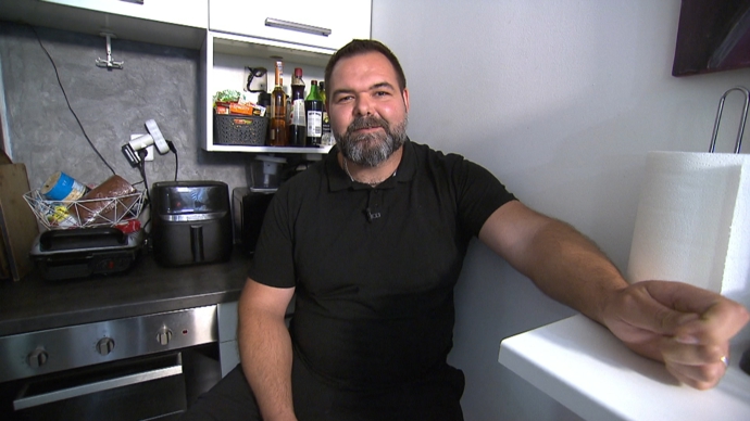 Manžel Radek je OSVČ.