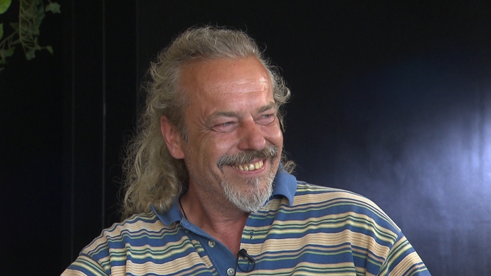 Bóďa je manžel Zdeňky. 